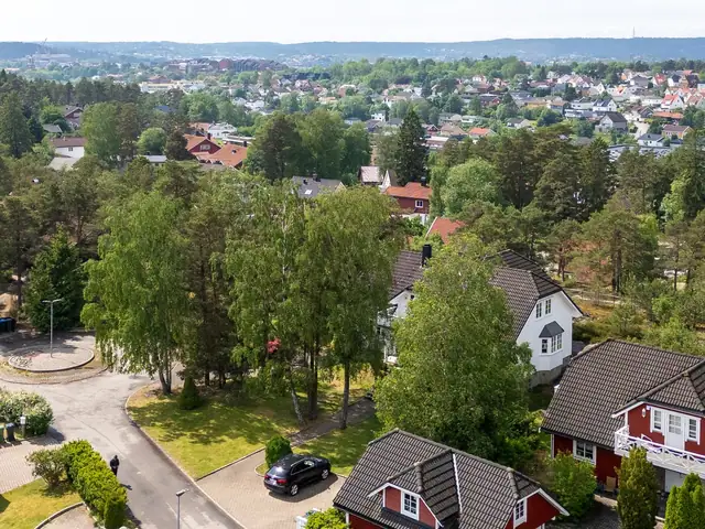 Syd i Falchåsen tar det deg ikke mange minuttene til byen, til fots, eller med sykkel.