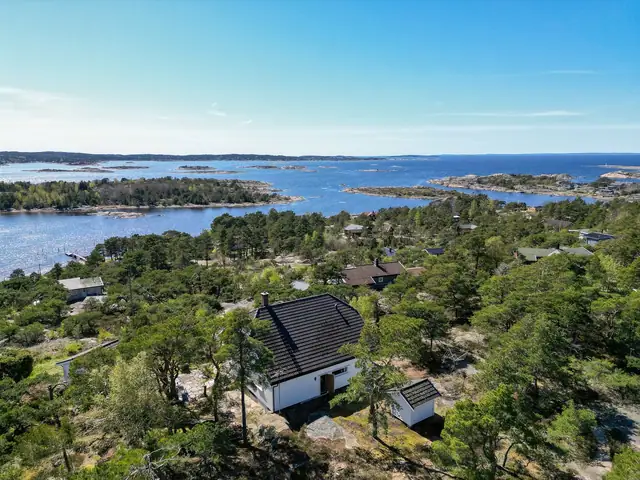 Romslig hytte over 2 plan med nydelige uteområder og fantastisk utsikt
