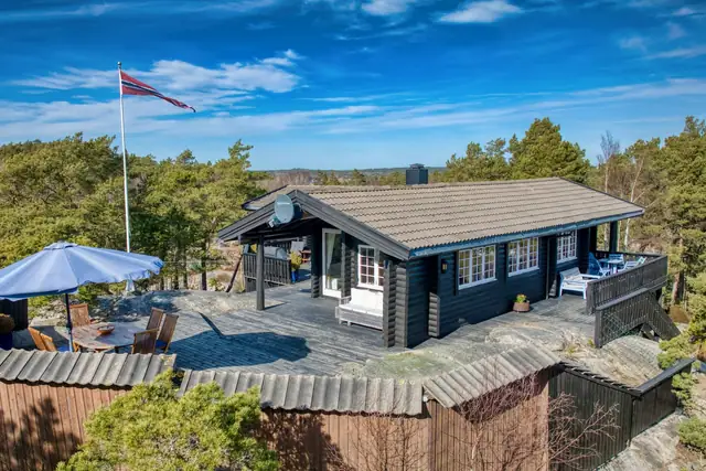 Sjarmerende og innholdsrik hytteeiendom med 3(5) soverom og solrike uteplasser | båtplass & parkeringsplass — bilde 5