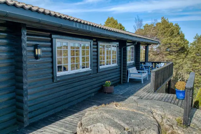Sjarmerende og innholdsrik hytteeiendom med 3(5) soverom og solrike uteplasser | båtplass & parkeringsplass — bilde 10