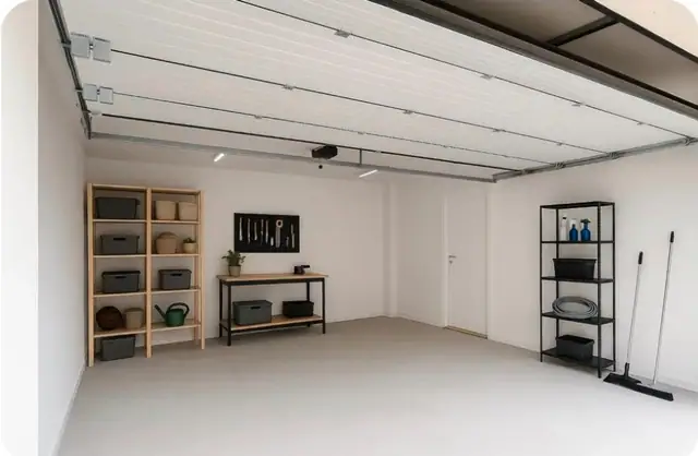 Garasje i underetasjen med plass til 2 bilder. Direkte inngang til boligen fra garasjen.  Illustrasjon-foto