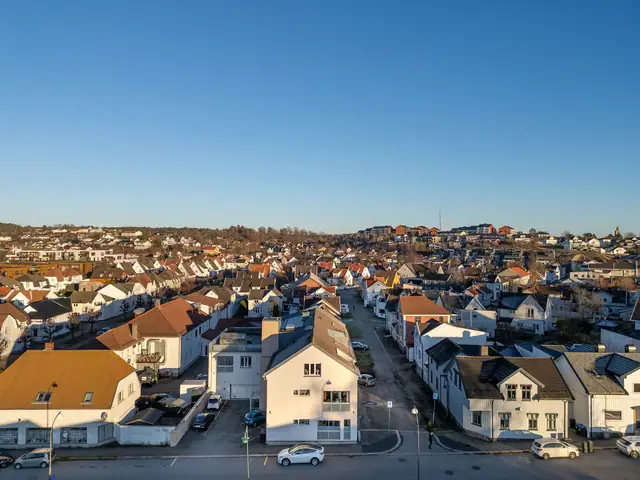 Velholdt 3- roms leilighet med garasje, heis og innglasset balkong — bilde 31