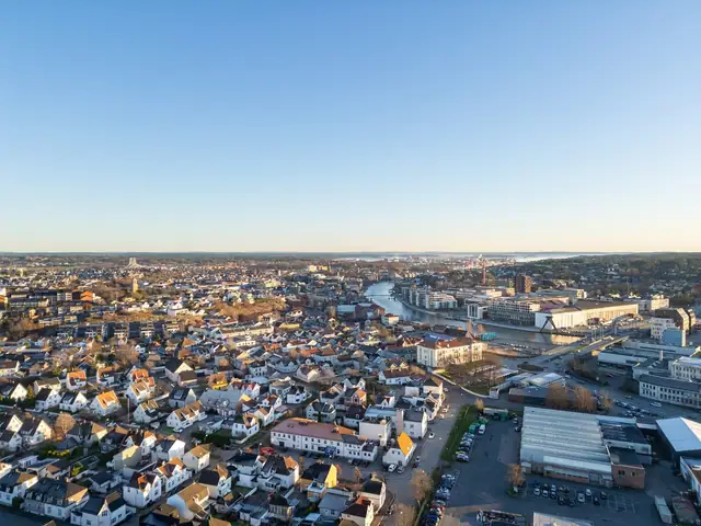 Velholdt 3- roms leilighet med garasje, heis og innglasset balkong — bilde 33