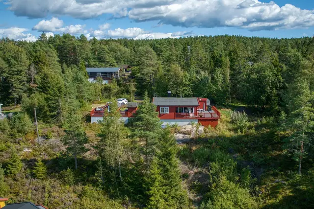 Koselig og innholdsrik hytteeiendom med nærhet til sjø og natur | Bilvei helt frem — bilde 4