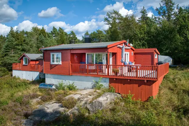 Koselig og innholdsrik hytteeiendom med nærhet til sjø og natur | Bilvei helt frem — bilde 5