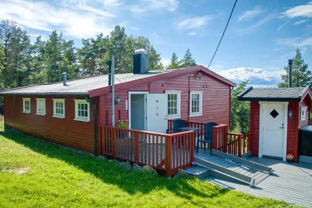 Koselig og innholdsrik hytteeiendom med nærhet til sjø og natur | Bilvei helt frem — bilde 6
