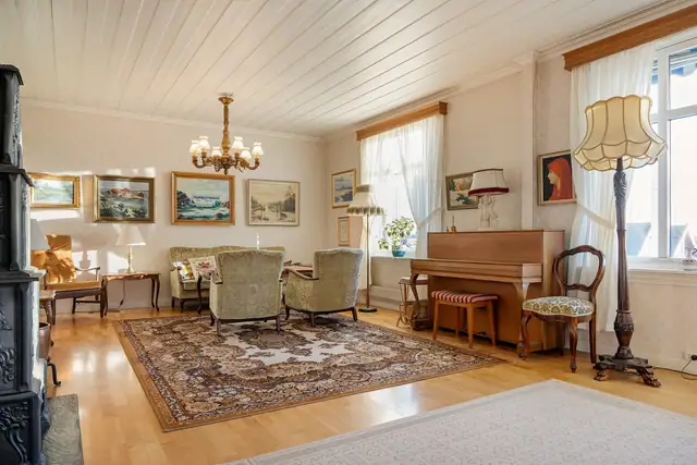 Stor enebolig på stor tomt, to uthus ved Strandveien - Skjærhalden sentrum - Kirkeøy, Hvaler — bilde 27