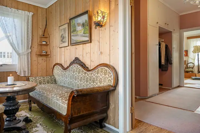 Stor enebolig på stor tomt, to uthus ved Strandveien - Skjærhalden sentrum - Kirkeøy, Hvaler — bilde 32