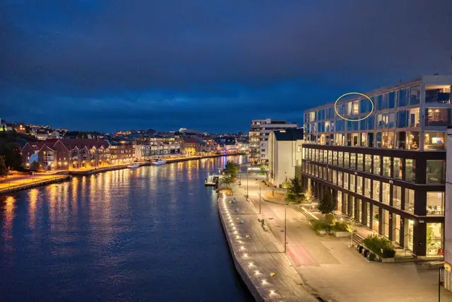 Når beliggenhet er viktig. Stor toppleilighet - ny 2021 - Tre soverom, to bad, innglasset veranda ca 30m2. Kråkerøy