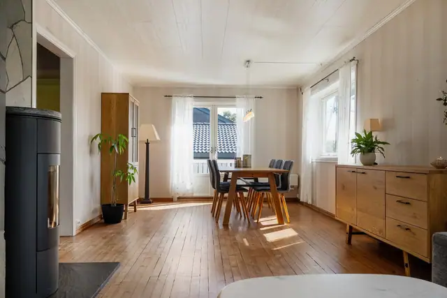 Generously sized detached house (registered as a semi-detached house) with large garage - Skovbølet above Wilbergjordet — image 11