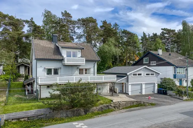 Generously sized detached house (registered as a semi-detached house) with large garage - Skovbølet above Wilbergjordet — image 3