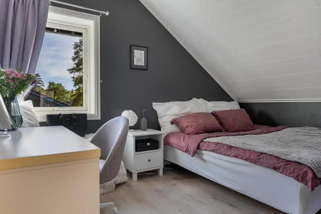 Generously sized detached house (registered as a semi-detached house) with large garage - Skovbølet above Wilbergjordet — image 32