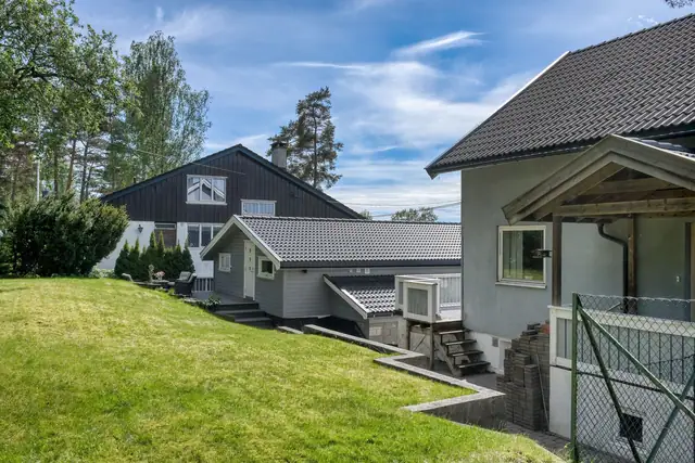 Generously sized detached house (registered as a semi-detached house) with large garage - Skovbølet above Wilbergjordet — image 5