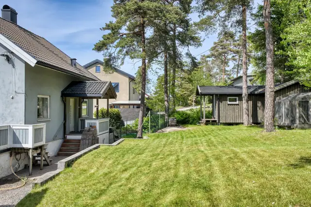Generously sized detached house (registered as a semi-detached house) with large garage - Skovbølet above Wilbergjordet — image 6