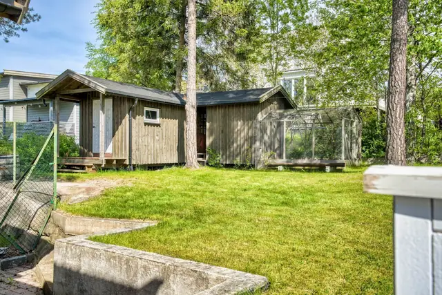 Generously sized detached house (registered as a semi-detached house) with large garage - Skovbølet above Wilbergjordet — image 7