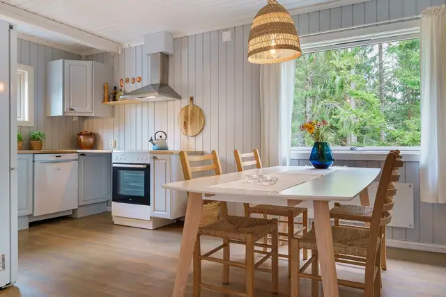 Høstpris! Koselig hytte m/anneks og kort vei til nydelig sandstrand. Bilvei helt frem og mulighet for båtplass. — bilde 3
