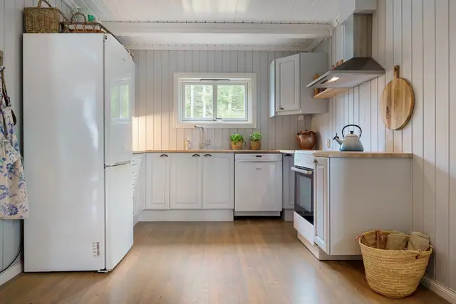 Høstpris! Koselig hytte m/anneks og kort vei til nydelig sandstrand. Bilvei helt frem og mulighet for båtplass. — bilde 28