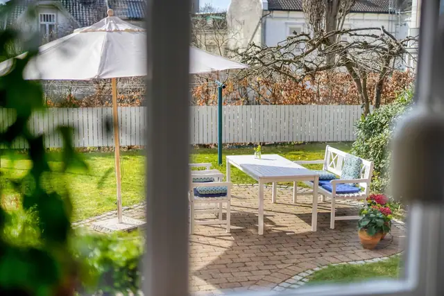 Pen og elegant toroms leilighet i iøynefallende bygård - med tilgang til stor, vakker hage - Cicignon — bilde 14
