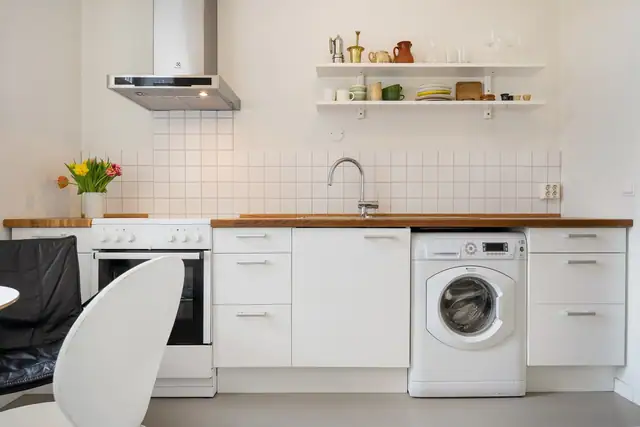 Innredningen har avsatt plass for vaskemaskin.