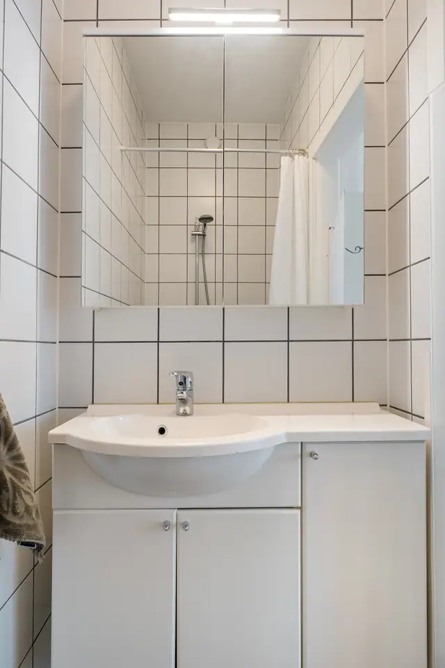 Pen og elegant toroms leilighet i iøynefallende bygård - med tilgang til stor, vakker hage - Cicignon — bilde 19