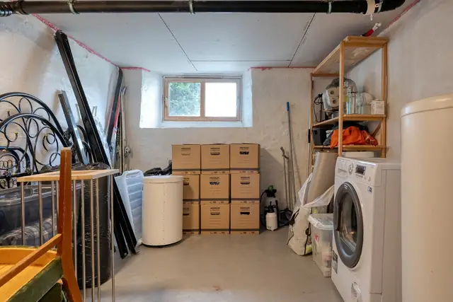 Den 9 kvm store boden gir god plass til oppbevaring.