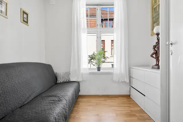 Soverommet nummer to passer fint til barnerom, gjesteplass eller hjemmekontor.