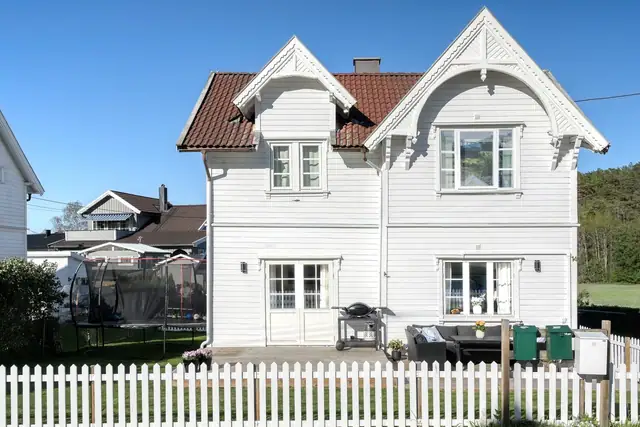 Sjarmerende og nyrestaurert sveitservilla med sentral beliggenhet på nordre Kråkerøy, like ved sentrum