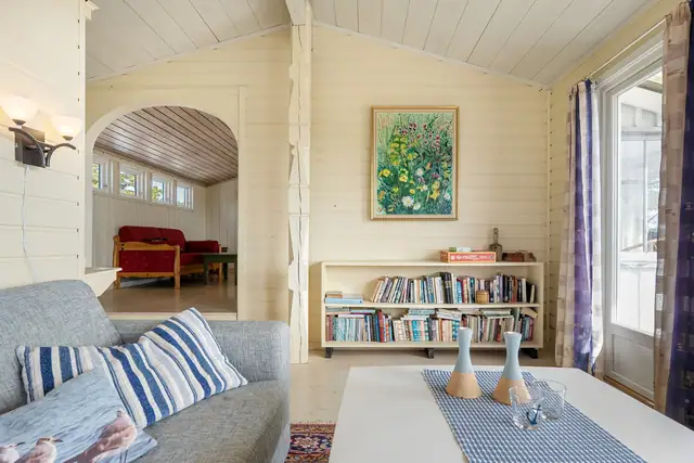 Romslig og innbydene hytteeiendom med fantastiske sol- og utsiktsforhold på Spjærøy, Hvaler | Båt- og parkeringsplass — bilde 17