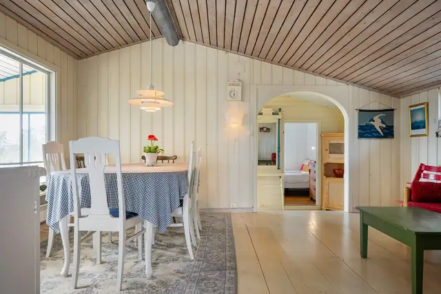 Romslig og innbydene hytteeiendom med fantastiske sol- og utsiktsforhold på Spjærøy, Hvaler | Båt- og parkeringsplass — bilde 18