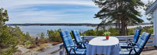 Romslig og innbydene hytteeiendom med fantastiske sol- og utsiktsforhold på Spjærøy, Hvaler | Båt- og parkeringsplass — bilde 25