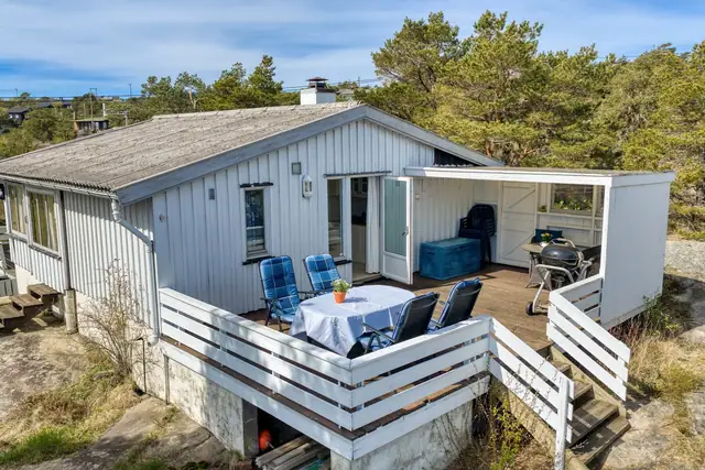 Romslig og innbydene hytteeiendom med fantastiske sol- og utsiktsforhold på Spjærøy, Hvaler | Båt- og parkeringsplass — bilde 26