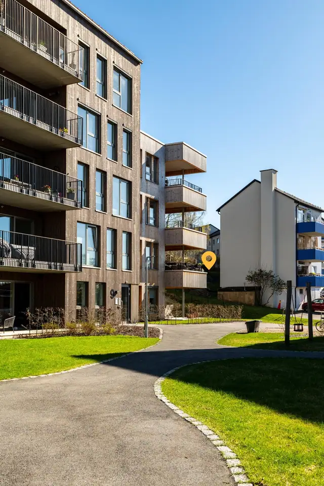 Tiltalende og nyere 3-roms med bra standard og god komfort. 2 balkonger. Vannbåren gulvarme, parkering og heis — bilde 34