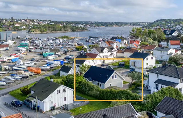 Nyoppført enebolig i maritime omgivelser ved båthavna i Ålebukta - Gressvik