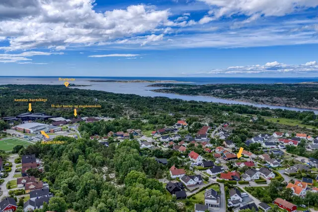 Herfra er det kort vei til flere av Hvalers mest populære destinasjoner, som Brattestø, Skjærhalden og Nedgården.