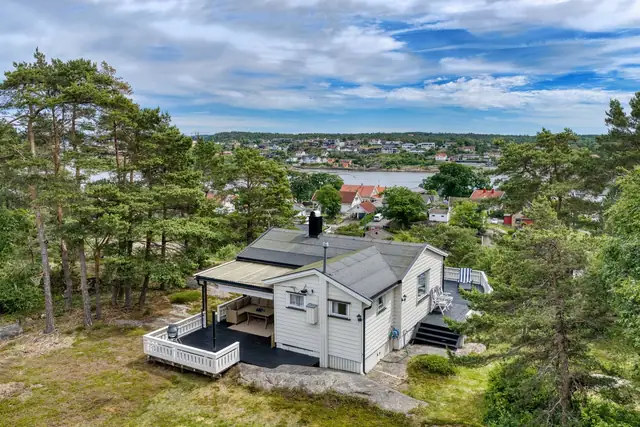 Sjarmerende hytte med gode sol- og utsiktsforhold på Gressvik, Fredrikstad | P-plass & innlagt VA — bilde 3