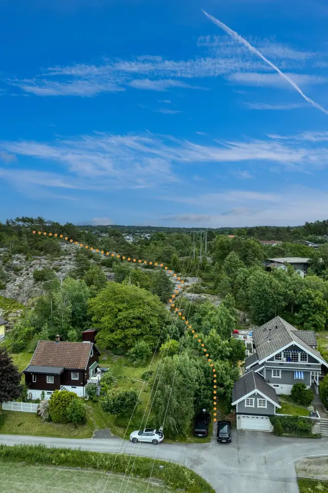 Parkeringsplass mellom Oksvikveien 12 og 14.