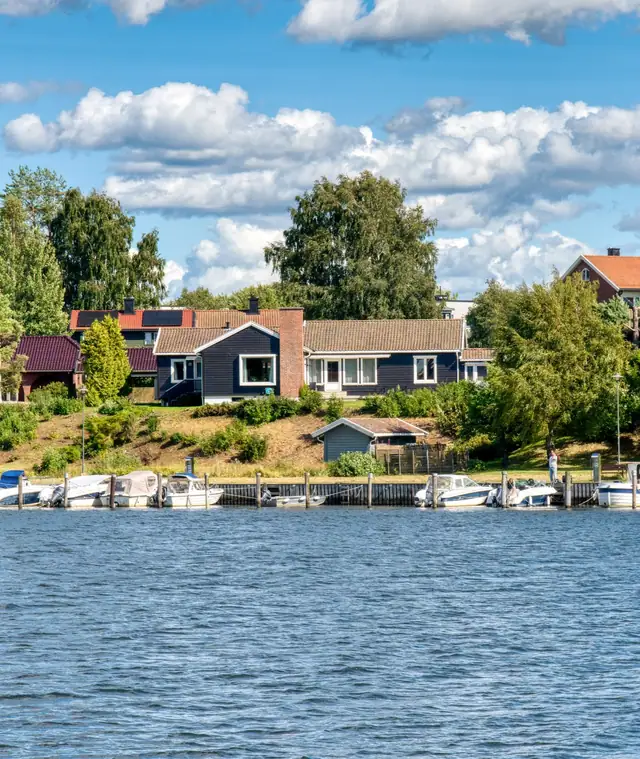 Første linje mot vannet, rett ved Gamlebyen - Prestelandet - flott utsikt, alt på ett plan.