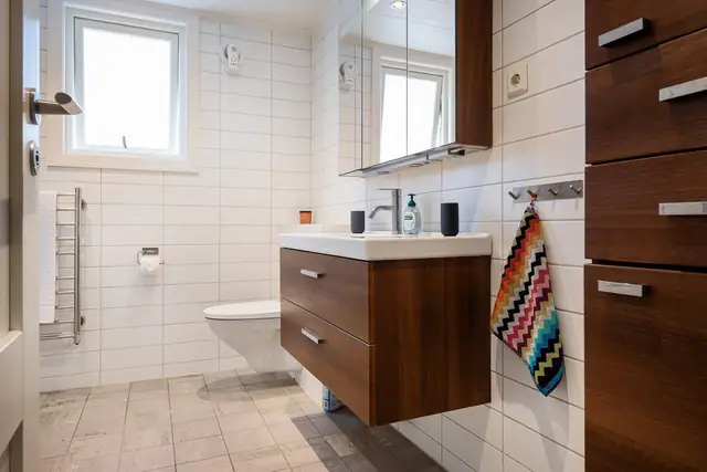 Første linje mot vannet, rett ved Gamlebyen - Prestelandet - flott utsikt, alt på ett plan. — bilde 36