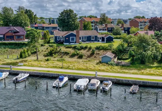 Langs elven går Glommastien som er et populært turmål for friske Fredrikstadfolk.  I forkant ligger Gamlebyen båtforenings båtplasser.  Foreningen har ledig kapasitet.