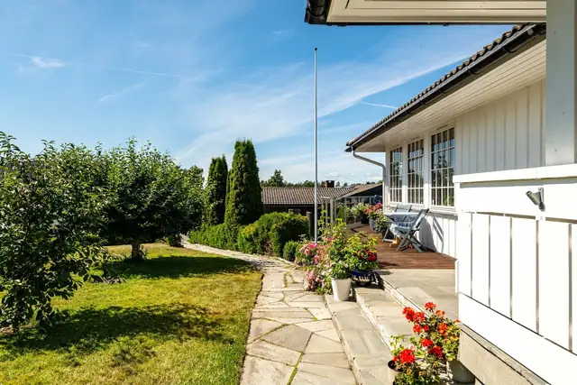 Generously sized detached house with integral garage in family-friendly surroundings - at the end of a cul-de-sac on Slevik Platå — image 8