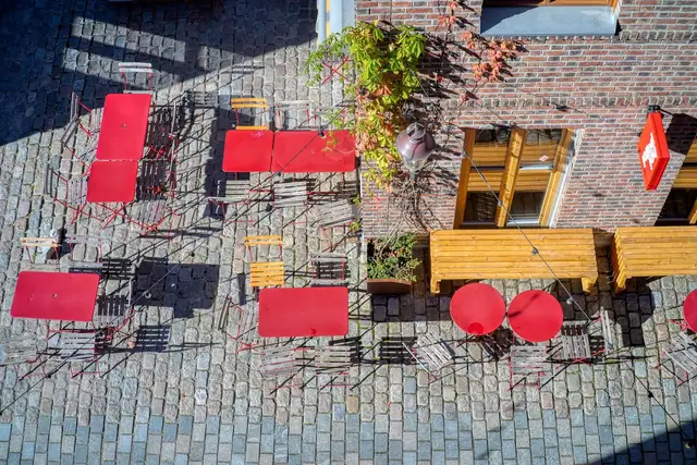 Characterful two-room flat with access to a large roof terrace overlooking Nygaardsplassen - in the heart of the town centre — image 29