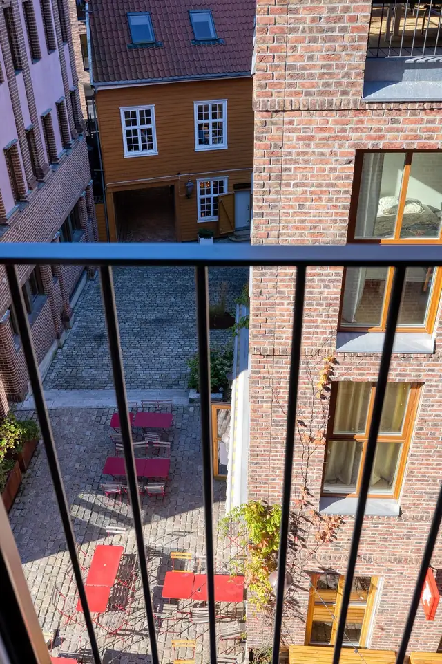 Characterful two-room flat with access to a large roof terrace overlooking Nygaardsplassen - in the heart of the town centre — image 10