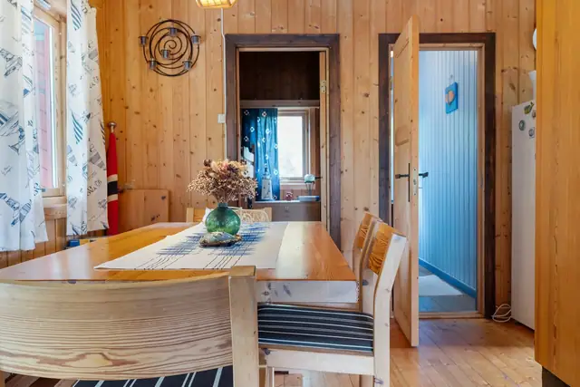 Koselig hytte med effektiv planløsning og fine, solrike uteplasser - Papper — bilde 14