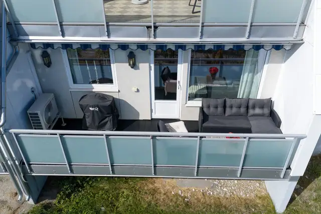 Fin og renovert 2-roms leilighet med balkong og flott utsikt over elven | Nytt Bad & Garasjeplass — bilde 13