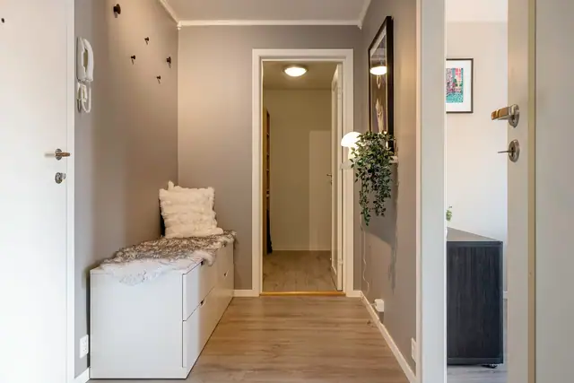 Fin og renovert 2-roms leilighet med balkong og flott utsikt over elven | Nytt Bad & Garasjeplass — bilde 28