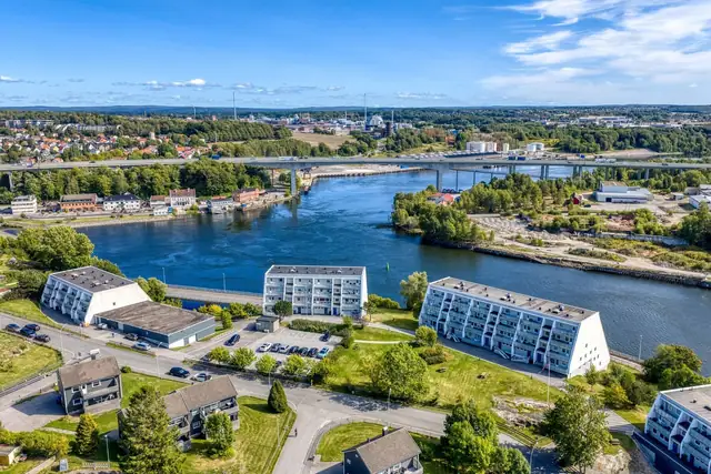 Her bor du med gangavstand til barnehage, dagligvarehandel, kjøpesenteret Thon Borg og Sarpsborg sentrum.