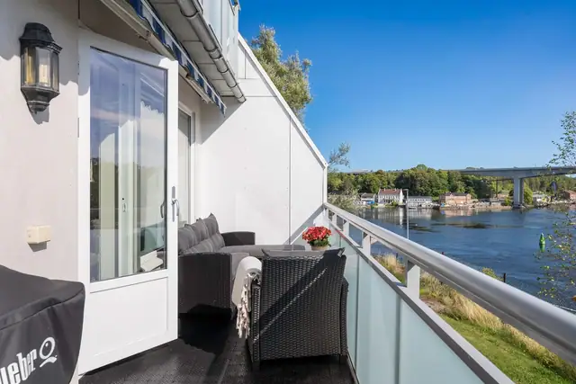 Fin og renovert 2-roms leilighet med balkong og flott utsikt over elven | Nytt Bad & Garasjeplass — bilde 10