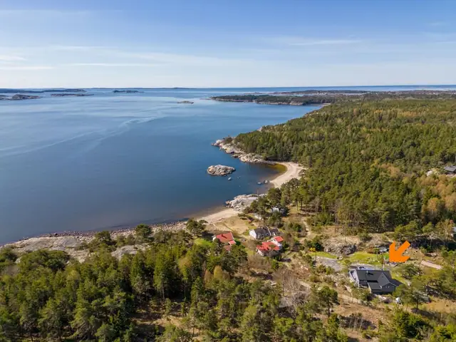Moderne og romslig hytte, nydelig belligende i Gjøkvika på Søndre Sandøy